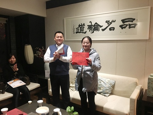 “天上不會(huì)掉餡餅，擼起袖子加油干” ——2017年度TST營(yíng)銷中心表彰大會(huì)